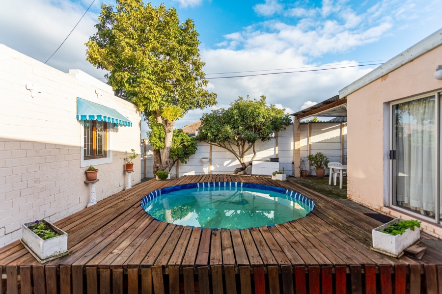 3 Bedroom Property for Sale in Oakdale Western Cape